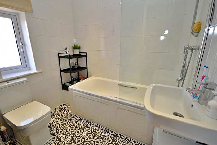 1 Bedroom Flat To Rent In Hale End Road, Woodford Green, Essex., IG8