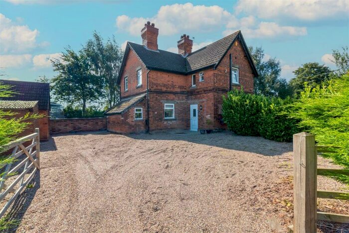 2 Bedroom Semi-Detached House To Rent In Main Road Cottage, Stragglethorpe, Nottingham, NG12