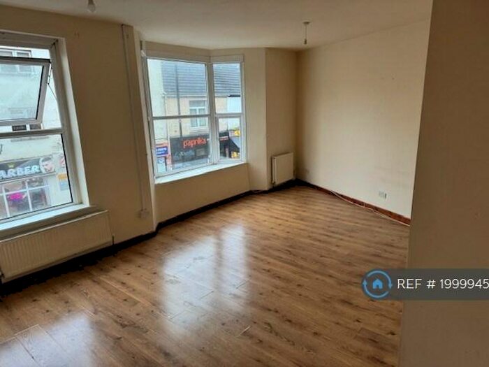 4 Bedroom Flat To Rent In Windsor Road, Neath, SA11