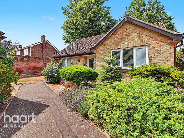 2 Bedroom Detached Bungalow For Sale In Catton Court, Norwich, NR6