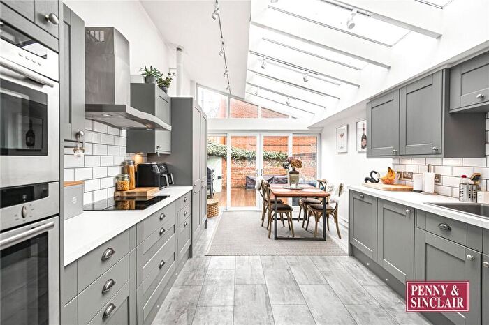 3 Bedroom Terraced House For Sale In Gravel Hill, RG9