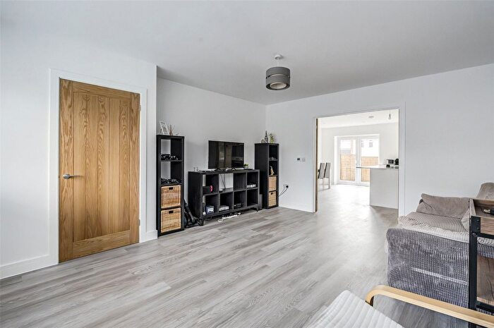 3 Bedroom End Of Terrace House For Sale In Mendip Road, Salvington, Worthing, West Sussex, BN13