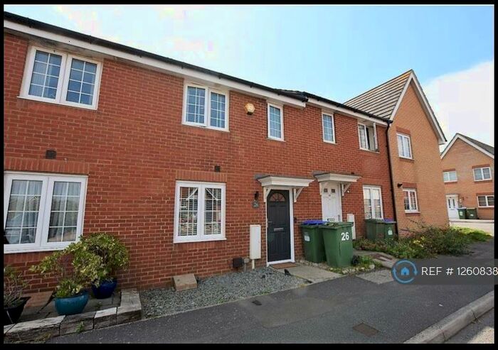 3 Bedroom Terraced House To Rent In Westview Close, Peacehaven, BN10