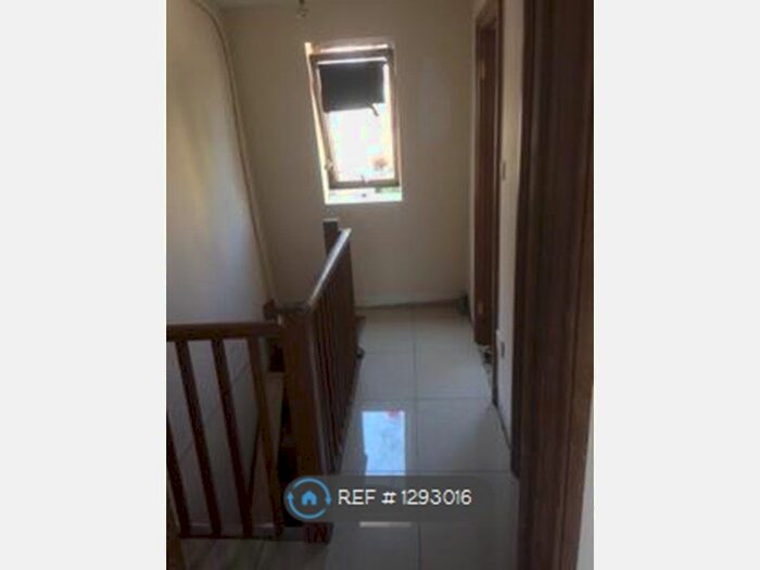 1 Bedroom Flat To Rent In Goldhawk Road, London W12