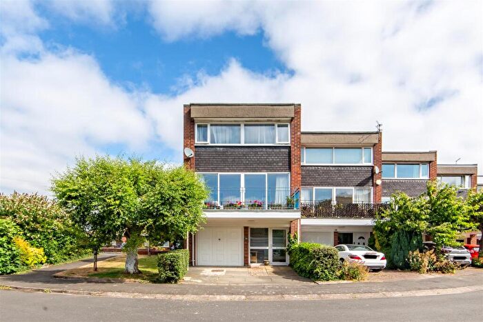 3 Bedroom Terraced House For Sale In Princes Close, Brunton Park, NE3