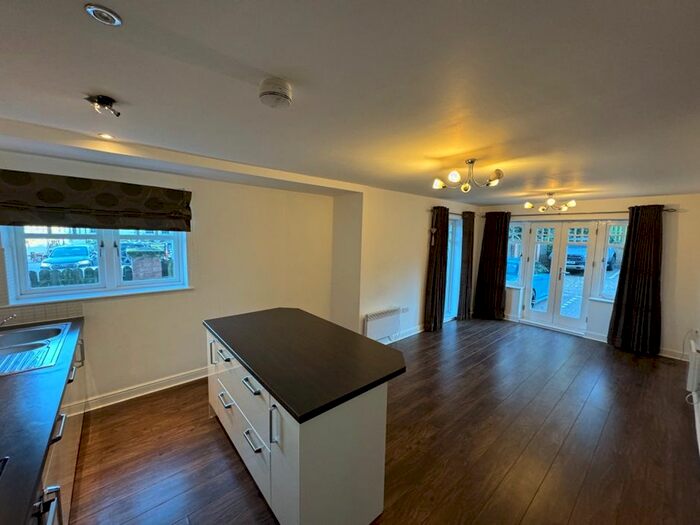 2 Bedroom Flat To Rent In Jockey Road, Sutton Coldfield, B73