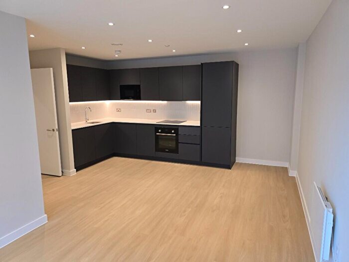 2 Bedroom Apartment To Rent In Emporium House East, Alloway Courtyard, Weldale Street, Reading, RG1