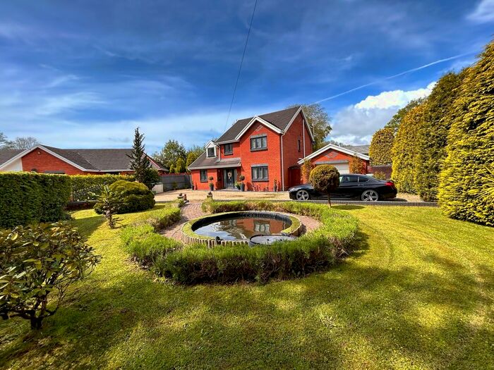 4 Bedroom Detached House For Sale In Mwrwg Road, Llangennech, Llanelli, SA14