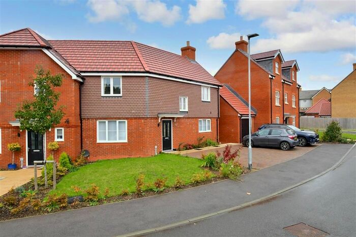 3 Bedroom Semi-Detached House For Sale In Sinclair Drive, Codmore Hill, Pulborough, West Sussex, RH20