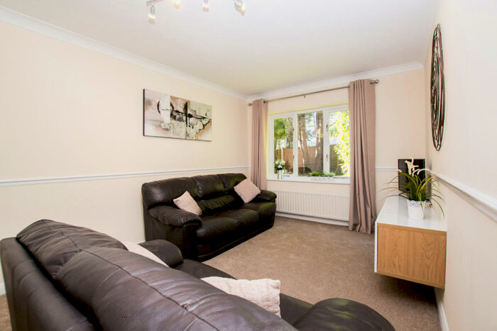 1 Bedroom Flat To Rent In Alexandra Court, Brighton Road, Southgate, RH10