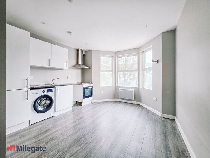 Studio To Rent In Hamlet Court Road, Westcliff-On-Sea, SS0