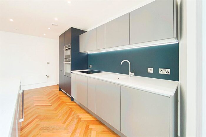 2 Bedroom Apartment To Rent In East Tower, Owen Street, M15