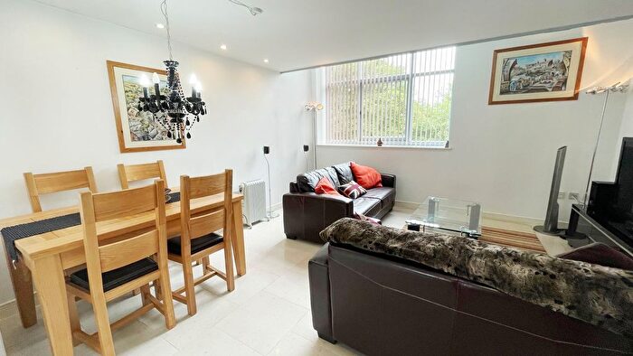2 Bedroom Town House To Rent In Kenilworth House, Gateshead, NE8