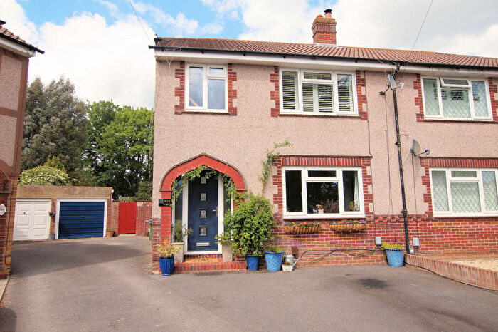 4 Bedroom Semi-Detached House For Sale In Romsey Avenue, Portchester, PO16