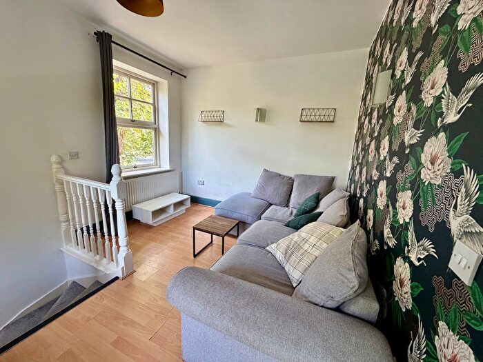1 Bedroom Flat To Rent In Barlow Moor Road, Manchester, M20