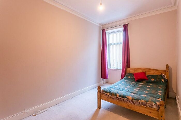 2 Bedroom Flat For Sale In Fairlie Park Drive, Glasgow, G11