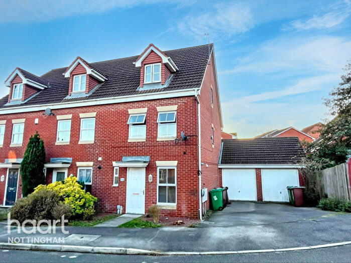 3 Bedroom Town House To Rent In Page Avenue, Nottingham, NG5