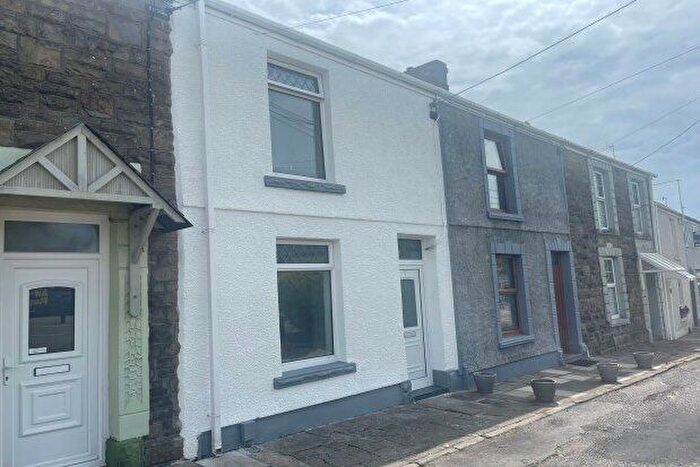 2 Bedroom Property To Rent In Mill Street, Abertawe, SA4