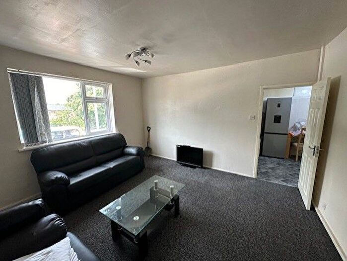 2 Bedroom Flat To Rent In Princess Road, Manchester, M14