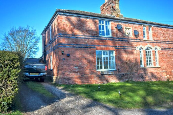 3 Bedroom Semi-Detached House For Sale In The Terrace, New Lane, Tathwell, LN11