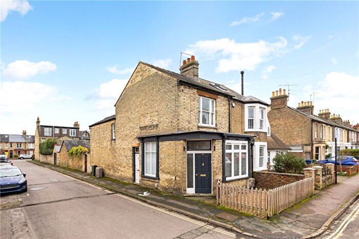 3 Bedroom End Of Terrace House For Sale In Richmond Road, Cambridge, CB4