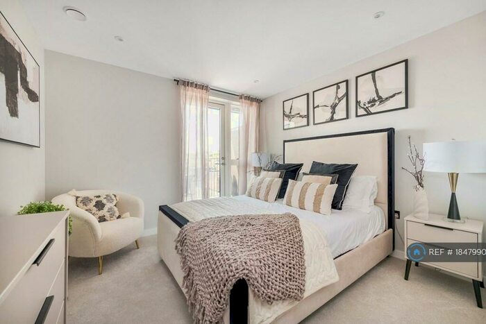 3 Bedroom Flat To Rent In Gladstone Park Gardens, London, NW2