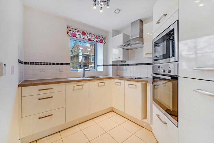 1 Bedroom Flat For Sale In Liberty House, Kingston Road, Raynes Park, SW20