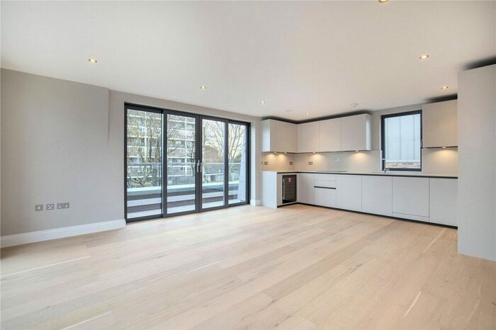 3 Bedroom Flat To Rent In Keswick Road, London, SW15