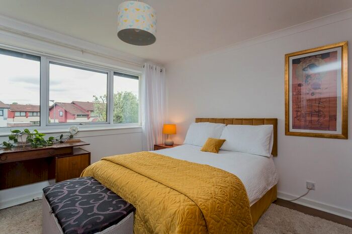 2 Bedroom Flat For Sale In Lachlan Crescent, Erskine, PA8