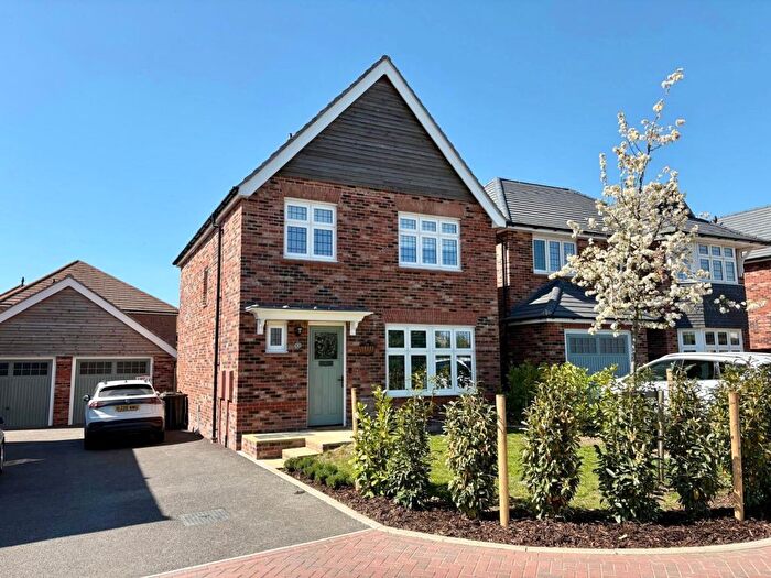 3 Bedroom Detached House For Sale In Border Close, Shaftesbury, SP7