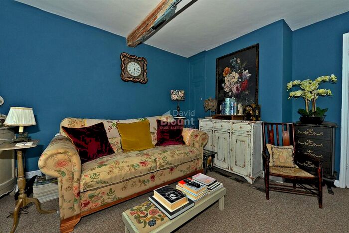2 Bedroom Cottage For Sale In High Street, Mansfield Woodhouse, NG19