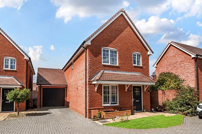 3 Bedroom Detached House For Sale In Blackthorn Road, Andover, SP11