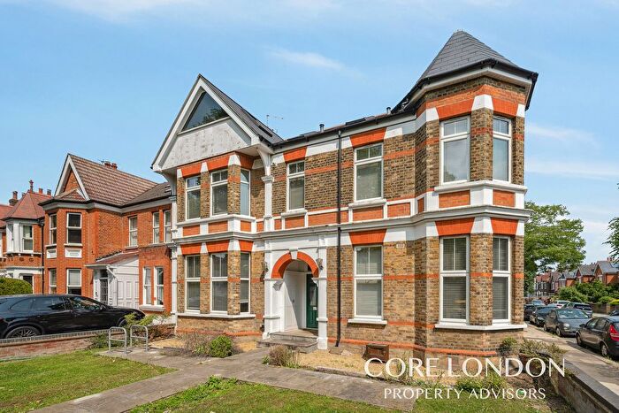 2 Bedroom Flat To Rent In The Avenue, London, W13