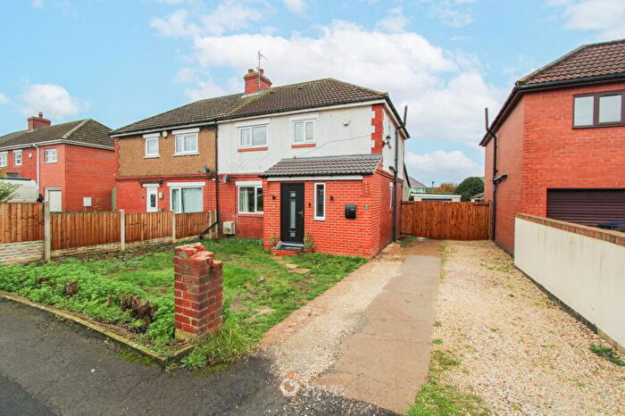 3 Bedroom Semi Detached House For Sale In Ivanhoe Road, Edenthorpe, Doncaster, DN3