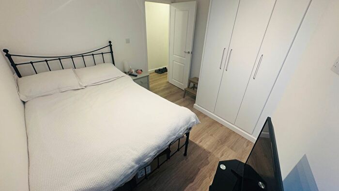 1 Bedroom Flat To Rent In Balham High Road, London, SW12