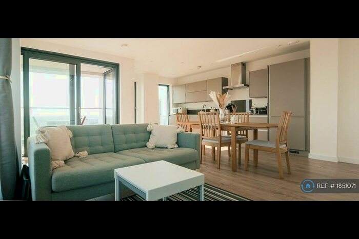 2 Bedroom Flat To Rent In Legacy Tower, London, E15