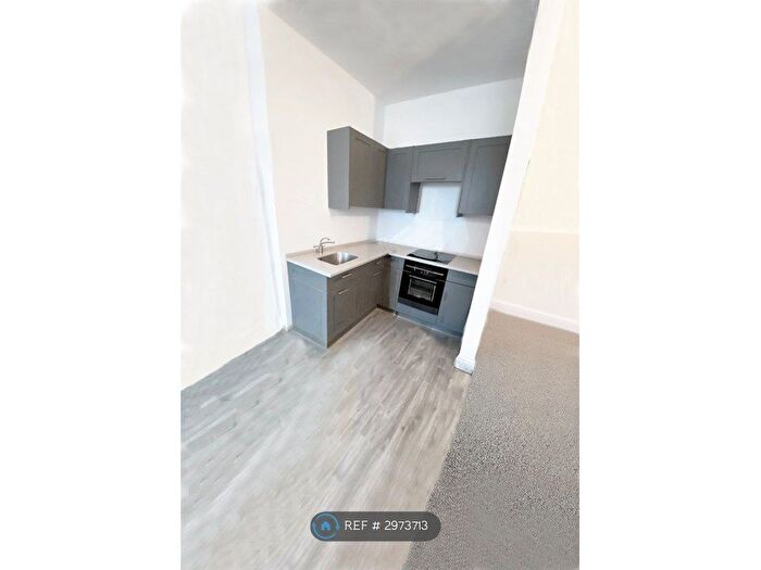 2 Bedroom Flat To Rent In Meyrick St, Pembroke Dock, SA72