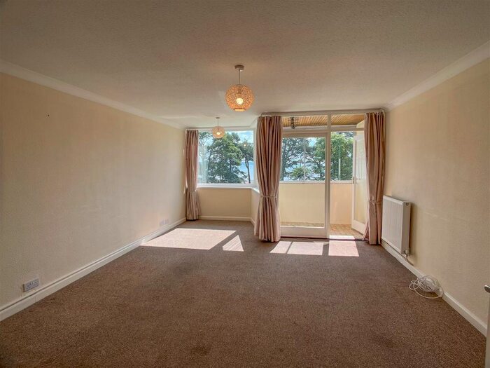 2 Bedroom Flat For Sale In Gullivers Close, West Cross, Swansea, SA3