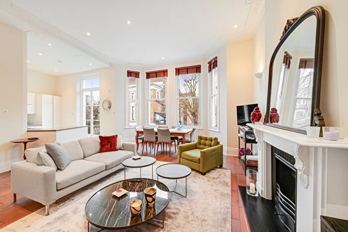 2 Bedroom Flat To Rent In Cromwell Crescent, Earls Court, SW5