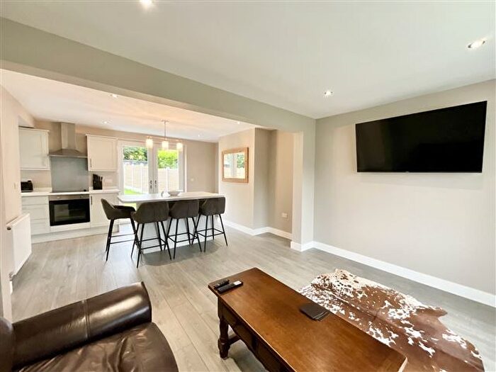 3 Bedroom Semi-Detached House For Sale In Carver Close, Harthill, Sheffield, S26