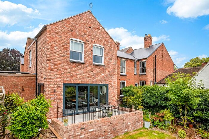 4 Bedroom End Terrace House For Sale In Maidenhead Road, Stratford-Upon-Avon, CV37