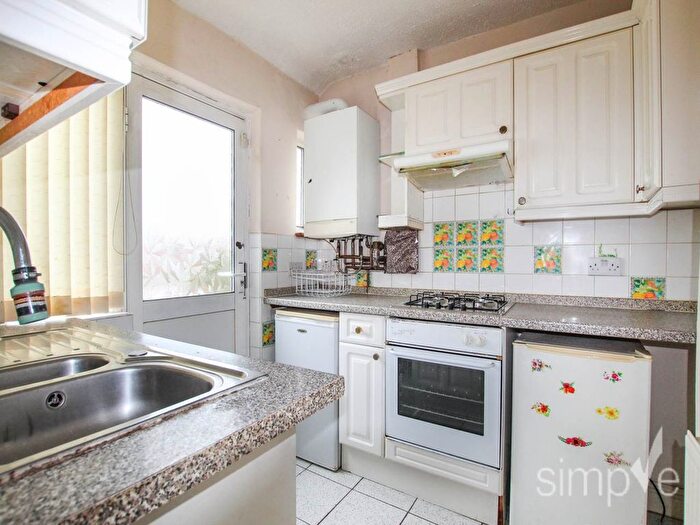2 Bedroom Maisonette To Rent In The Crescent, Harlington, Middlesex, UB3
