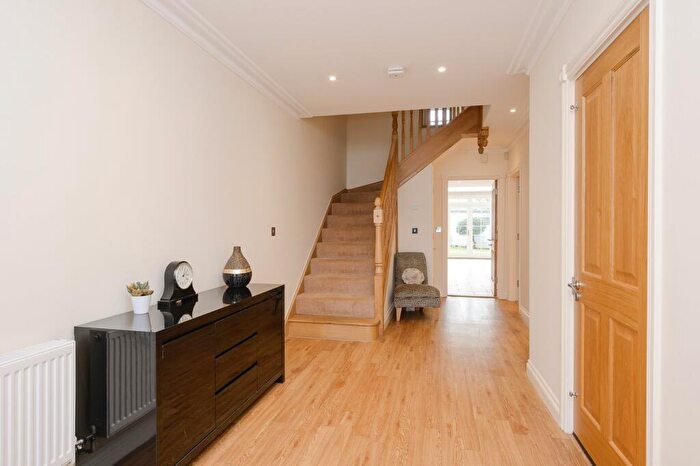 4 Bedroom Semi-Detached House To Rent In Lincoln Grove, Weybridge, KT13
