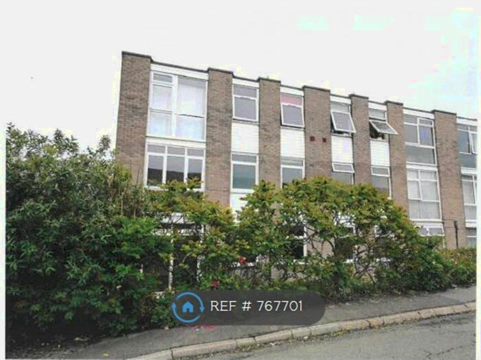 2 Bedroom Flat To Rent In Gainsborough Court, Penarth CF64