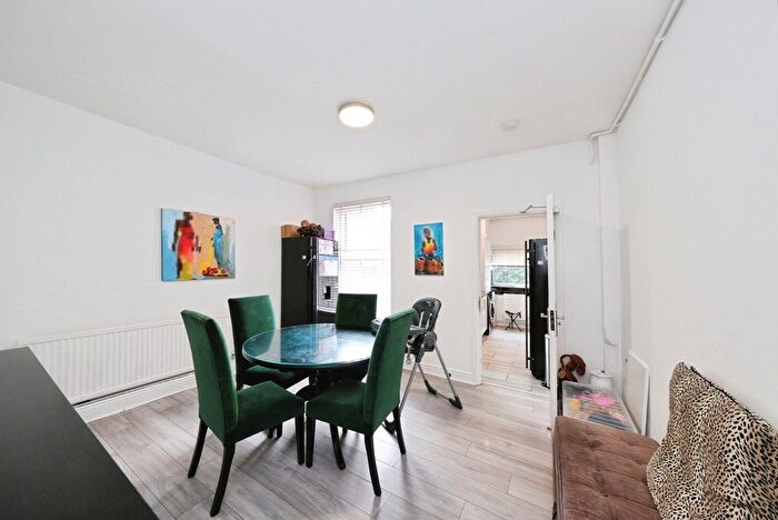 3 Bedroom Terraced House For Sale In Cedar Road, Nottingham, Nottinghamshire, NG7