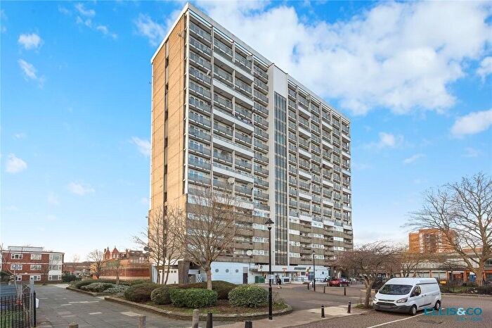 3 Bedroom Apartment For Sale In Fellows Court, Weymouth Terrace, London, E2
