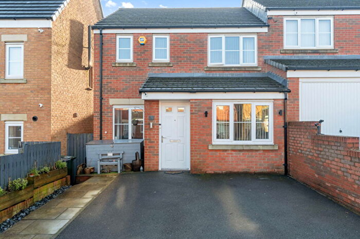 4 Bedroom Semi-Detached House For Sale In Forrest Close, Odsal, BD6