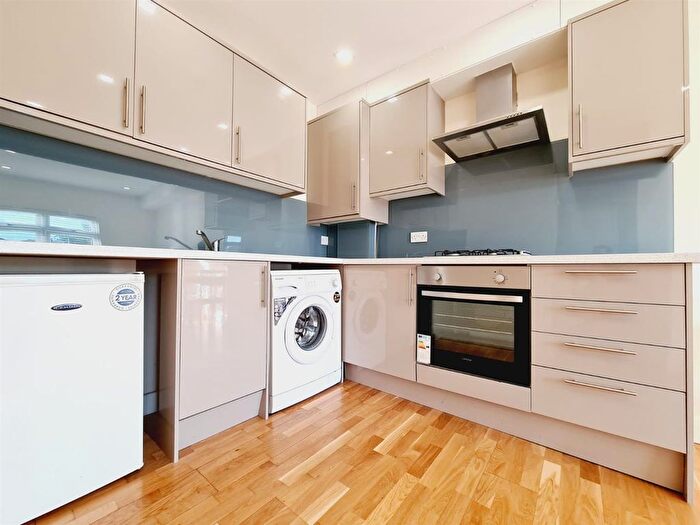 1 Bedroom Flat To Rent In Turners Hill, Cheshunt, Waltham Cross, EN8