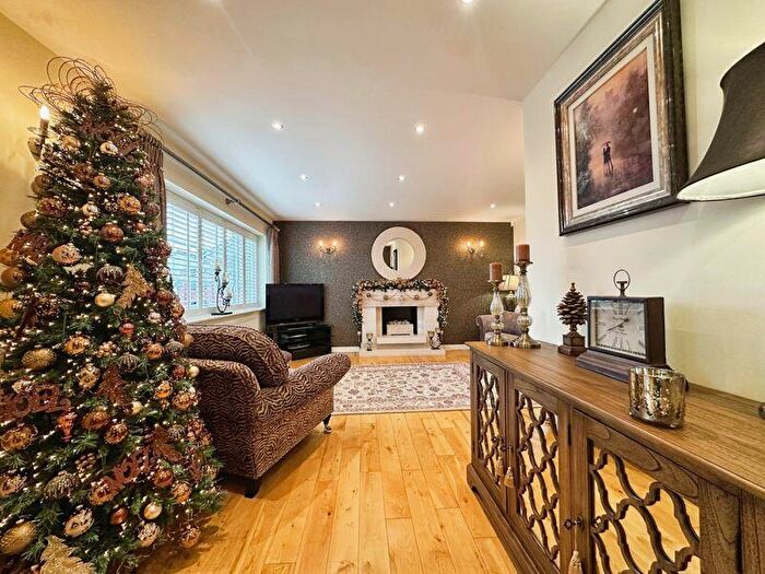 3 Bedroom Bungalow For Sale In Fulwood Close, Bury, BL8