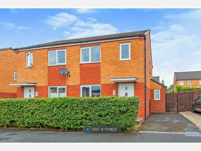 2 Bedroom Semi-Detached House To Rent In Chassen Close, Manchester, M11